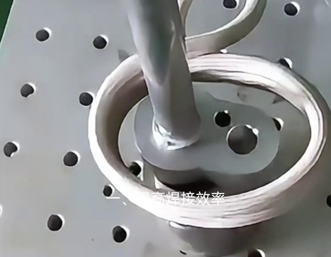 鋁件焊接設(shè)備中，手持式高頻焊機是一種適用于鋁管焊接的高效、便捷的焊接工具
