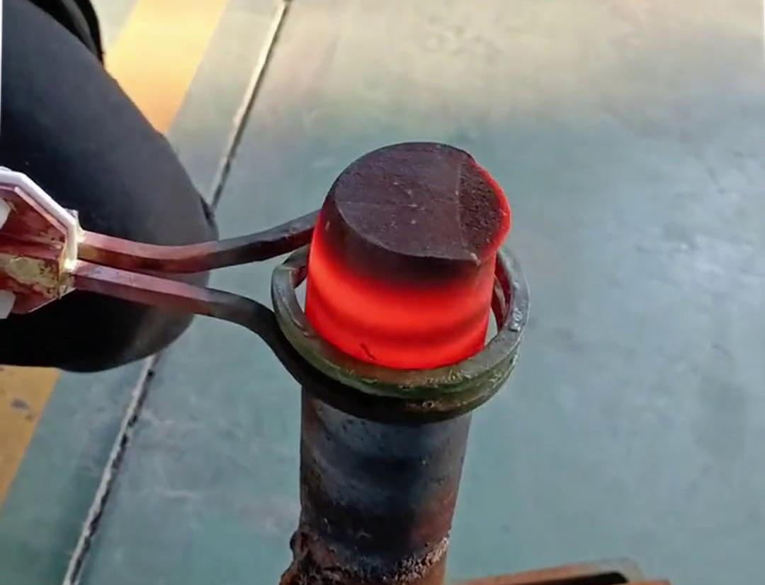 海拓手持式高頻加熱機(jī)，加熱實(shí)心棒料真有一手！