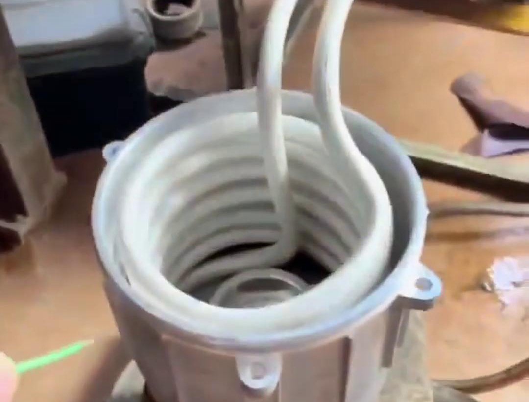 使用高頻機(jī)進(jìn)行電機(jī)熱套的優(yōu)點(diǎn)在于加熱速度快、溫度控制準(zhǔn)確、對(duì)材料影響小等