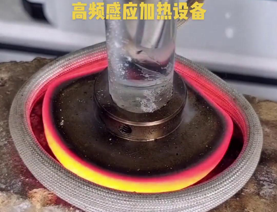 高頻焊機(jī)焊接因其高效、高質(zhì)量、環(huán)保、操作簡(jiǎn)便和適應(yīng)性強(qiáng)等優(yōu)點(diǎn)，被廣泛應(yīng)用于各個(gè)行業(yè)