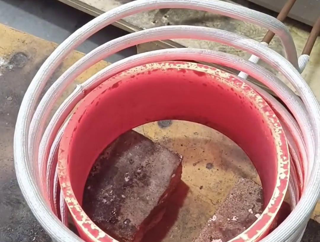 創(chuàng)新科技，加熱不再漫長等待，250mm 鋼管超音頻加熱瞬間搞定，高效節(jié)能，讓加熱變得更簡單
