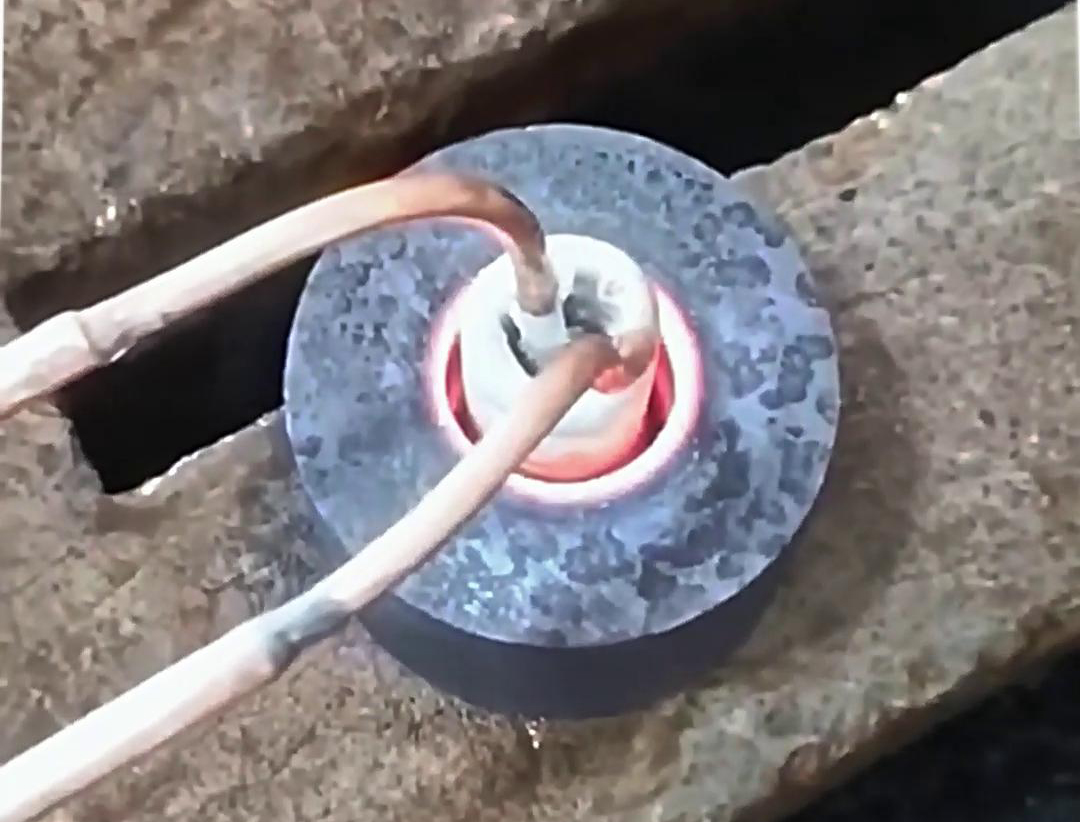 內(nèi)孔加熱使用高頻加熱機(jī)有什么優(yōu)勢(shì)？